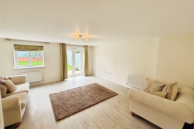6, Heron Way, Nantwich photo 2
