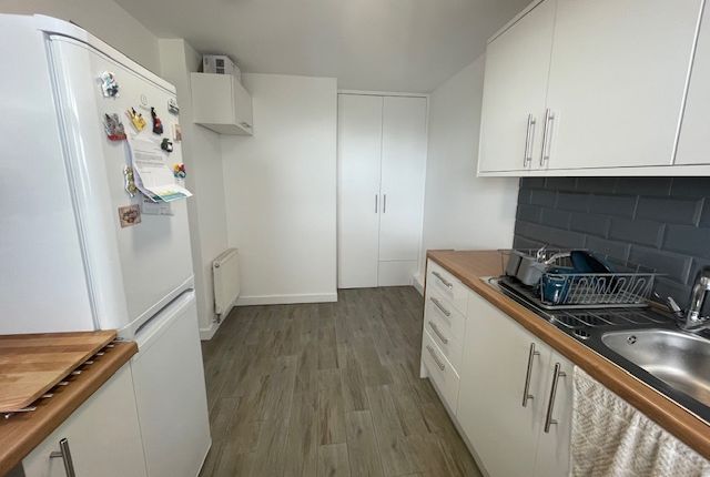 Maisonette to rent in Watney Market, Shadwell