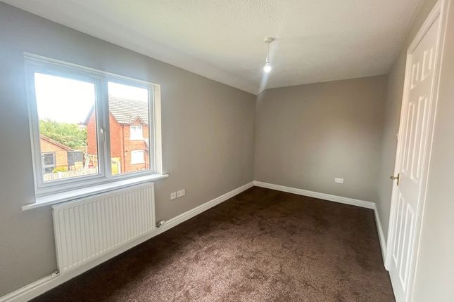 6 Llys Aderyn Du, Rhyl photo 5