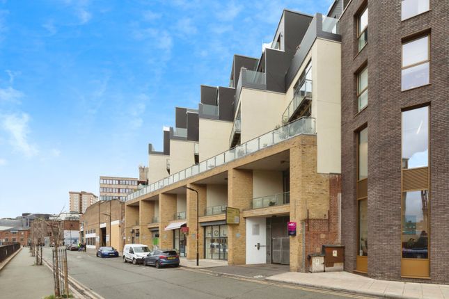 Thumbnail Flat for sale in Andrews Road, London