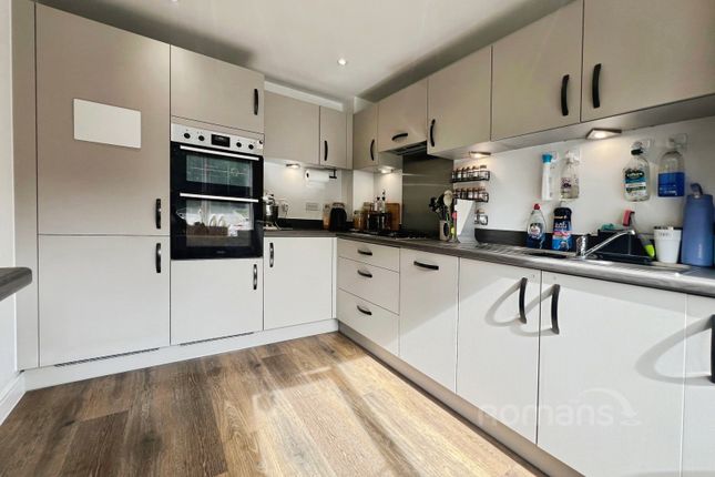 27, Barron Road, Surrey photo 3