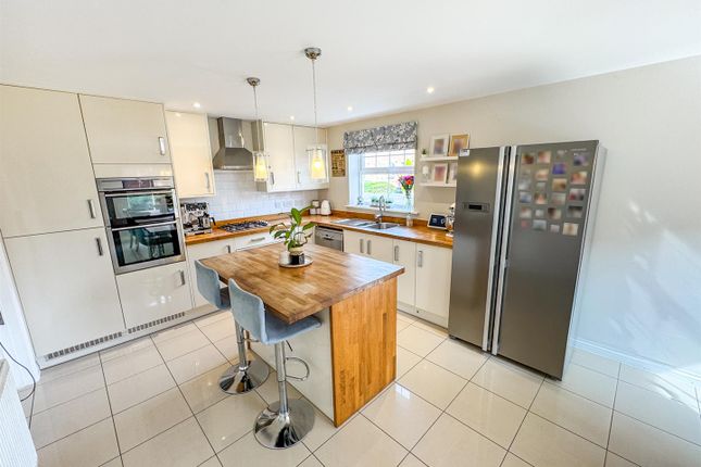 61, Clarendon Close, Corby photo 3