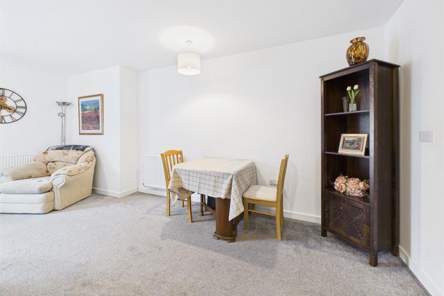 13, Hawker Drive, Gloucester photo 3