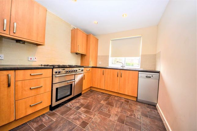 Thumbnail Flat to rent in Meon Close, Clanfield, Waterlooville