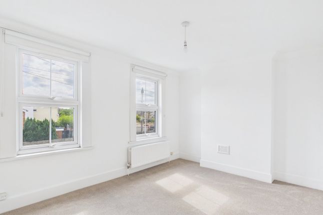 29, Chapel Park Road, Surrey photo 4