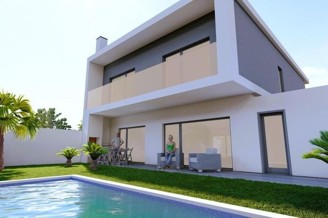 Detached house for sale in R. Avelino Cunhal, 2855 Corroios, Portugal