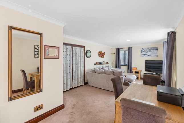 16 Wealdhurst Park, St. Peters, Broadstairs photo 4