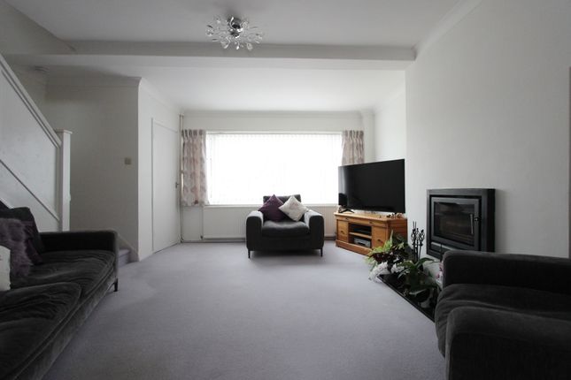 6, Rose Gardens, Eythorne photo 3