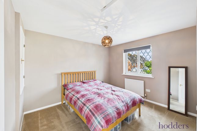 8, Wakefield Close, West Byfleet photo 4