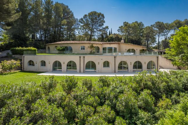 Villa for sale in Mouans-Sartoux, Alpes-Maritimes, Provence-Alpes-Côte d`Azur, France