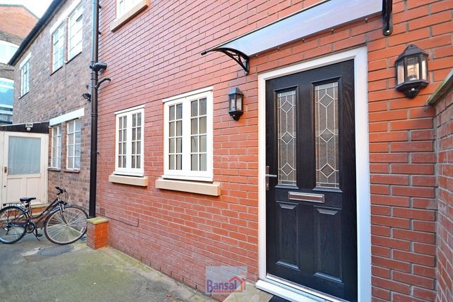 Flat to rent in Warwick Row, Coventry