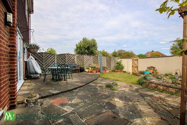 4, Farm Close, Waltham Cross photo 4