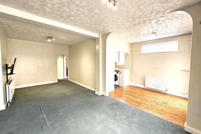 15, Beulah Close, Edgware photo 3