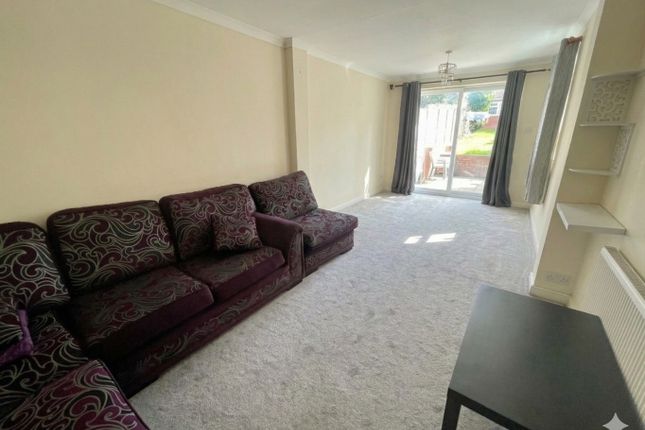 30, Wickstead Avenue, Luton photo 2
