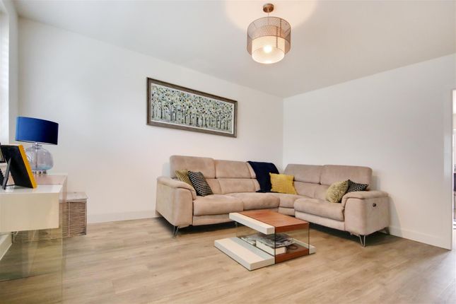 15, Lime Way, Radlett photo 3