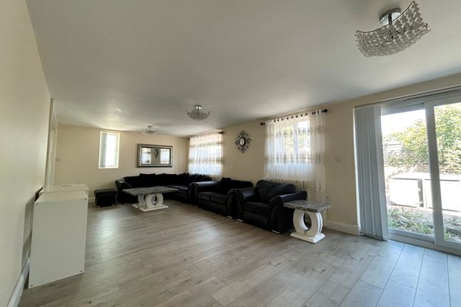 59, Milton Keynes photo 4