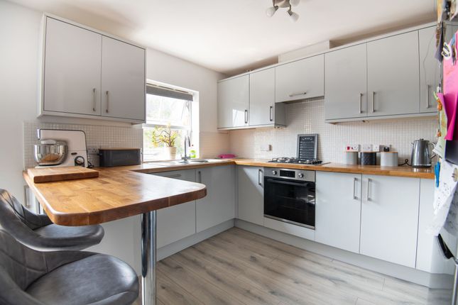 54 John Lea Way, Wellingborough photo 3