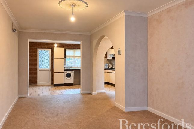 15, Wiltshire Avenue, Hornchurch photo 3