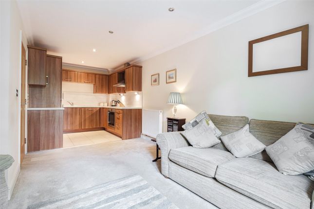 17 Imperial Court,, Reading Road, Berkshire photo 3