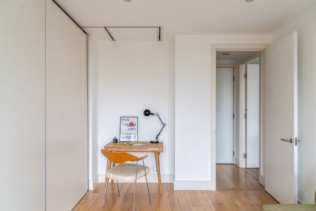 Flat for sale in The Glass Building, Kingfisher Way, Cambridge