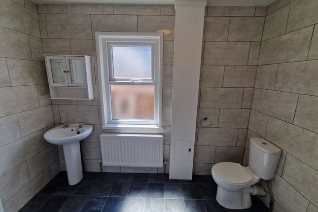 298, Westbourne Avenue photo 4