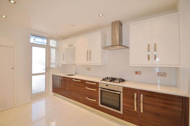 Flat 3, Hampton Court, Leigh On Sea photo 5
