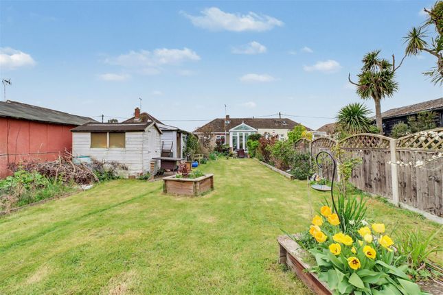 30, Church End Avenue, Wickford photo 3