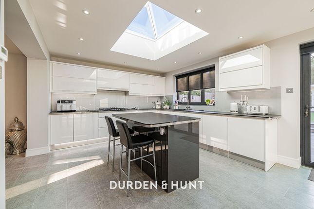 13 Elmdene Avenue, Hornchurch photo 3
