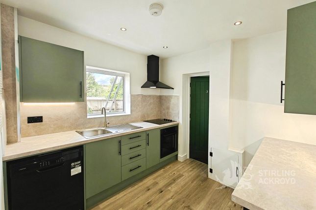ROOM 3, 60, The Chase, Surrey photo 3