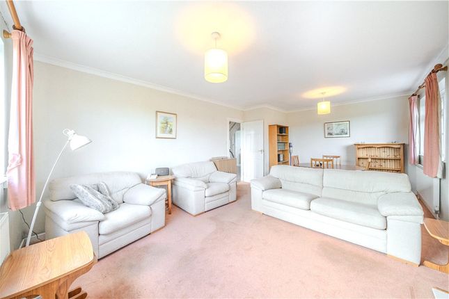 4, Hollins Close, Harrogate photo 3