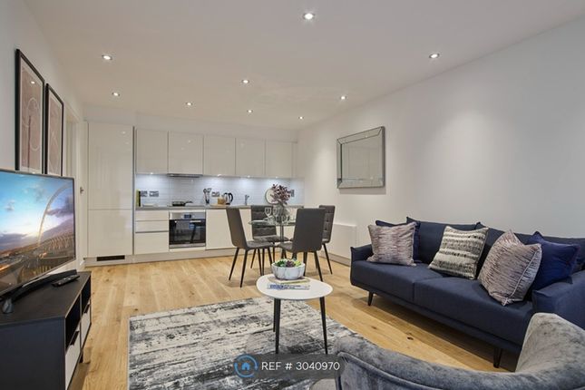 Flat, Station Grove, Wembley photo 3