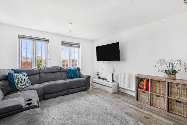 10, Hoghton House, 5, Masterson Close, Aldershot photo 3