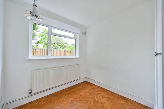 Flat for sale in Queens Road, Twickenham