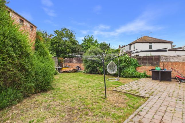2, Fenton Avenue, Surrey photo 3