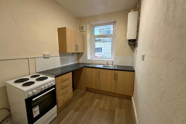 8, Emerald Street, West Yorkshire photo 3