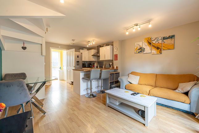 9 Copper Grove, Newport photo 2