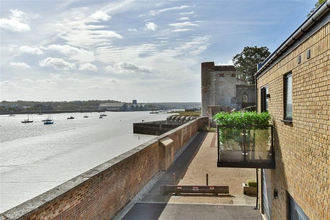 2-bed flat on Upnor Road Lower Upnor, Rochester, £325,000