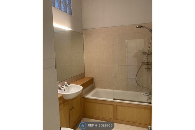 Flat, Boldrewood Upper Bridge Road, Redhill photo 4