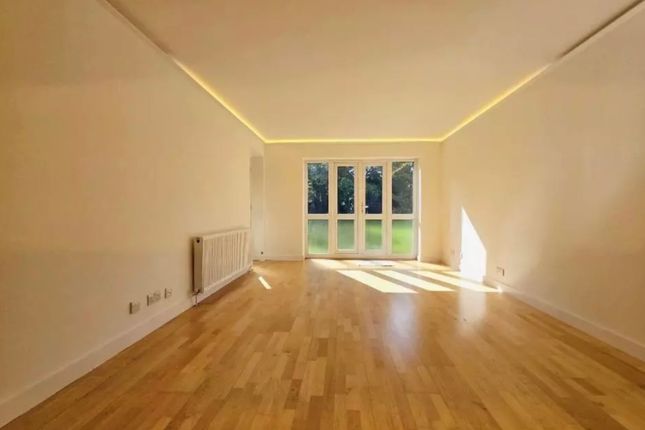 Flat 1, 174, Ballards Lane, London photo 3
