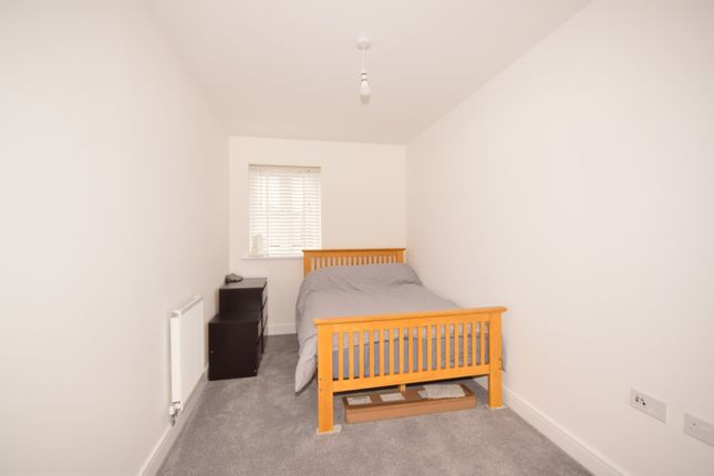 Thumbnail Room to rent in Butlers Way, East Grinstead