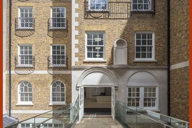Office to let in Trinity Square, London