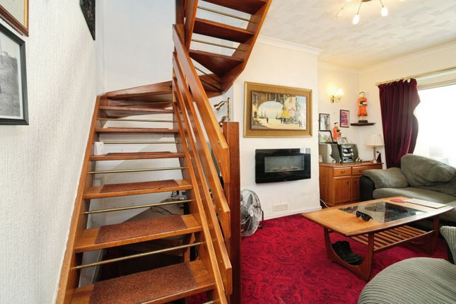 11, Walnut Close, Swinton photo 3
