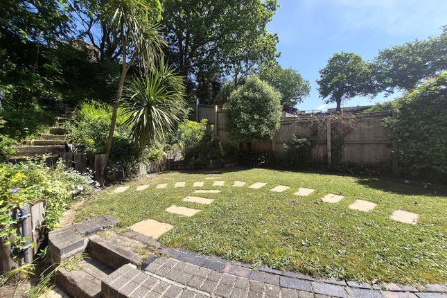 21, Doulton Gardens, Poole photo 2