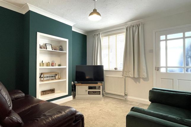 20 Lovewell Road, Lowestoft photo 2