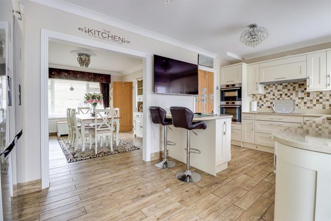 30, Barbara Avenue, Canvey Island photo 2