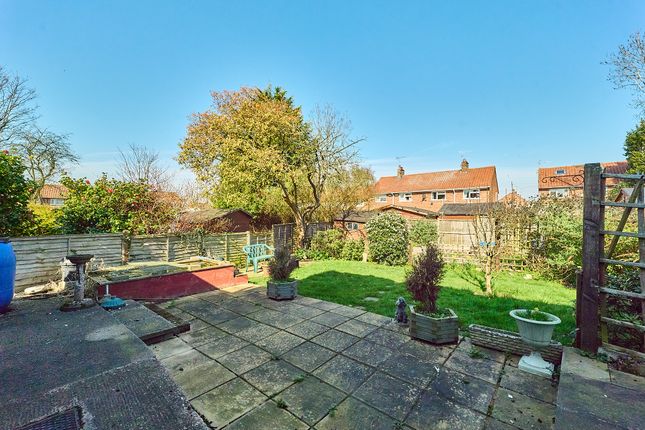 9 Hazleton Green, Rising Brook, Stafford photo 5