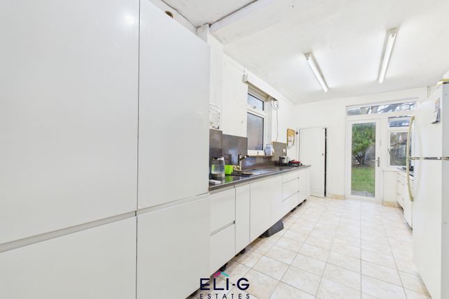 37 Princes Park Avenue, London photo 4