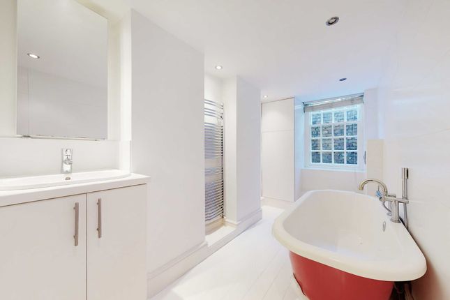 Flat to rent in Wellington House, Greenberry Street, London