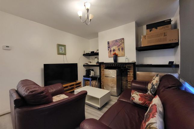 15, Stonebridge Road, Northfleet photo 2
