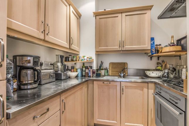 3rd Floor Flat, 6, Nevern Square, London photo 4